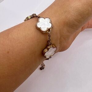 Vintage Mother of Pearl Flower Link Bracelet – Gold Tone Floral